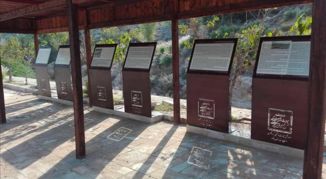 نصب تابلوهای معرفی آثار تاریخی در سیراف